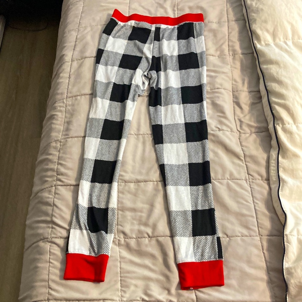 Black and white checkered thin sweat pants.